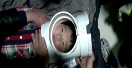 Spašavali ga vatrogasci: Glava petogodišnjaka zapala u odvodnu cijev (VIDEO)