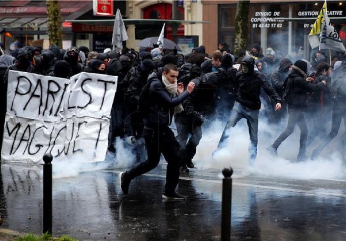 Gotovo 400.000 Francuza protestovalo protiv Zakona o radu, privedeno stotinjak ljudi 