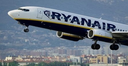  Avion Ryanair prinudno sletio na aerodrom u Mančesteru