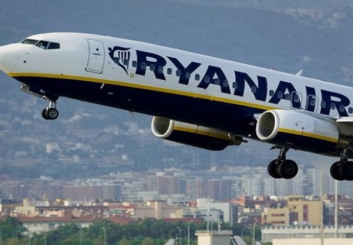  Avion Ryanair prinudno sletio na aerodrom u Mančesteru