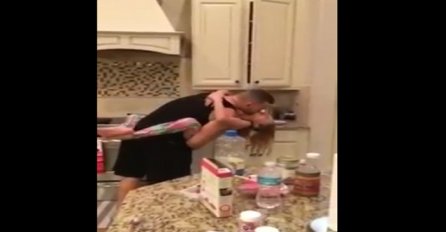Mislila je da njen suprug i kćerka kuhaju: Kada je ušla u kuhinju, ostala je bez daha (VIDEO)