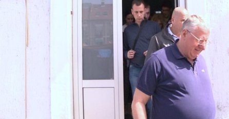 Šešelj predao zahtjev za pasoš: "Centrom Sarajeva ću prošetati u maju"