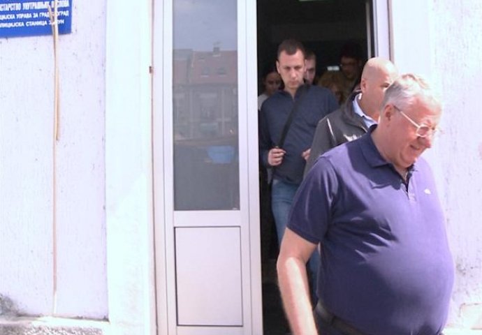 Šešelj predao zahtjev za pasoš: "Centrom Sarajeva ću prošetati u maju"