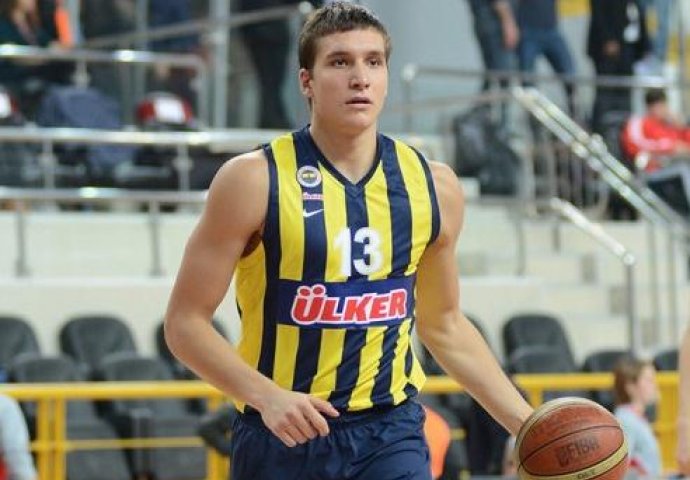 Efes savladao Trabzon, Bogdanović pogodio "s parkinga" za pobjedu Fenera