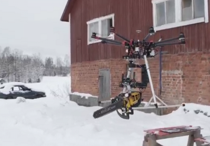 Ovo je najopasniji dron na svijetu: Nosi motornu pilu i reže sve pred sobom (VIDEO)