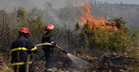 Vatrogasci nastavljaju gasiti požar u mjestu Glogošnica