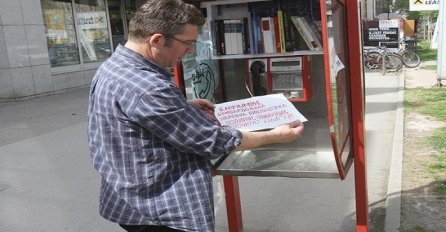 Neobičan gest fotoreportera iz Novog Sada: Telefonsku govornicu pretvorio u biblioteku