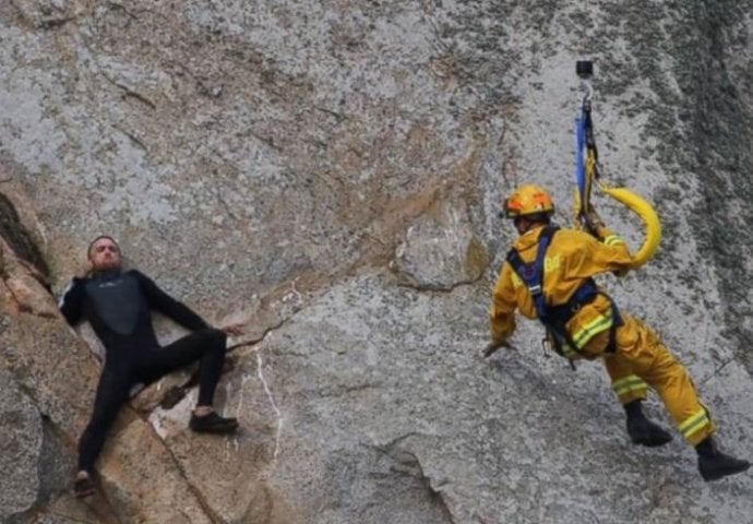 Htio je da zaprosi djevojku na planini: Na kraju ga spašavali helikopterom (VIDEO) 