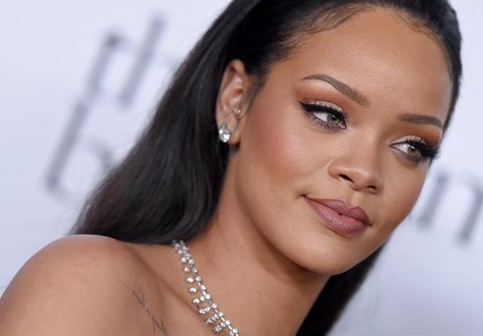  Rihanna poslala poruku bivšima: "Očito da ja nisam bila problem"