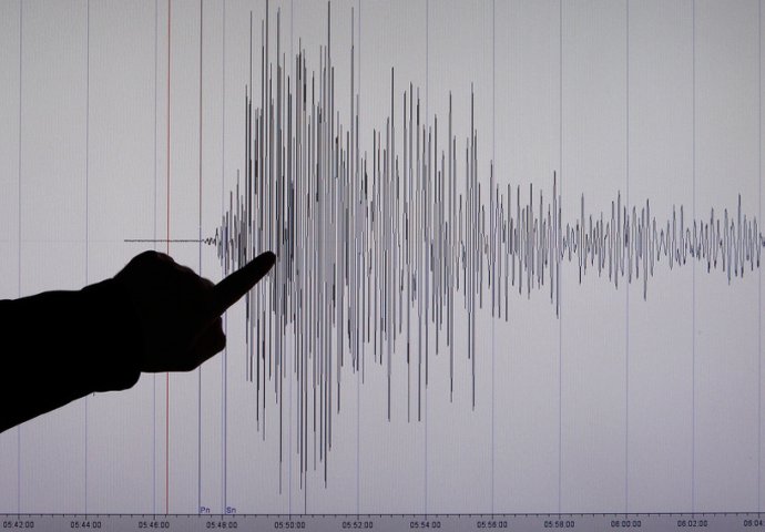 Najmanje dvije osobe poginule u potresu, stotinjak povrijeđenih