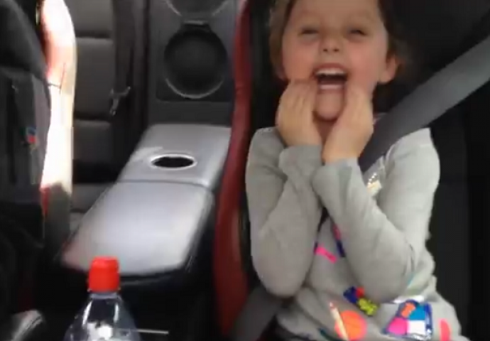 Najluđi tata na svijetu: Provozao je djecu u automobilu sa 1000 konjskih snaga (VIDEO)