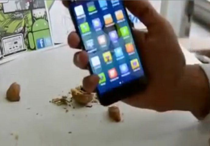 Poželjet ćete ga za sebe: Pogledajte šta sve može ovaj kineski mobitel (VIDEO)