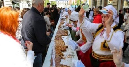 Bošnjačko žensko udruženje ZemZem iz Ljubljane ispeklo baklavu za Guinnessa