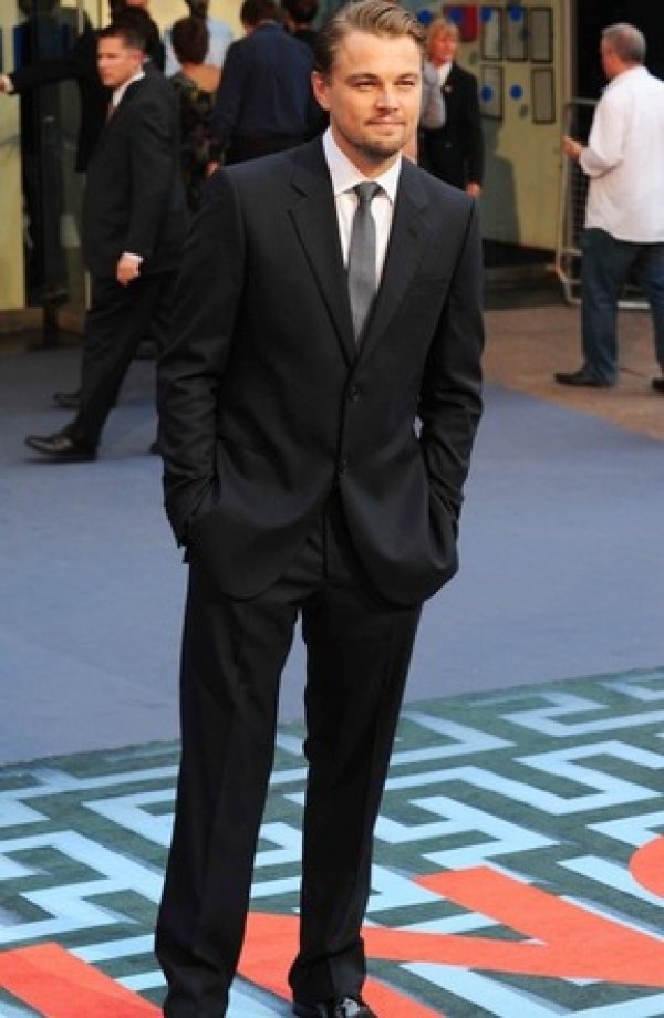 10-frajera-koji-izgledaju-opasno-dobro-u-odijelu-124940-288x442-201603111308