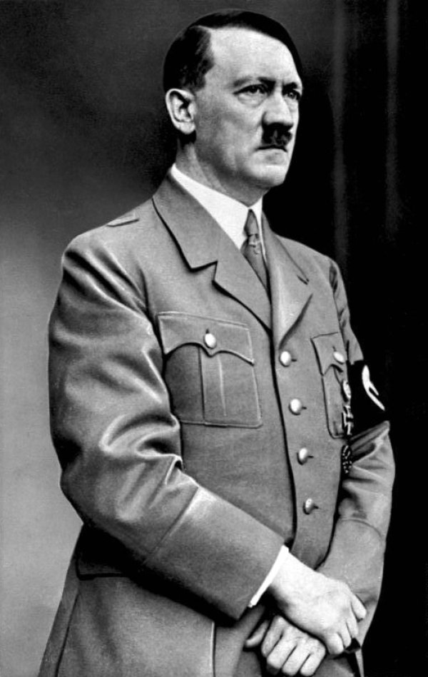 bundesarchiv-bild-183-s33882-adolf-hitler-retouched