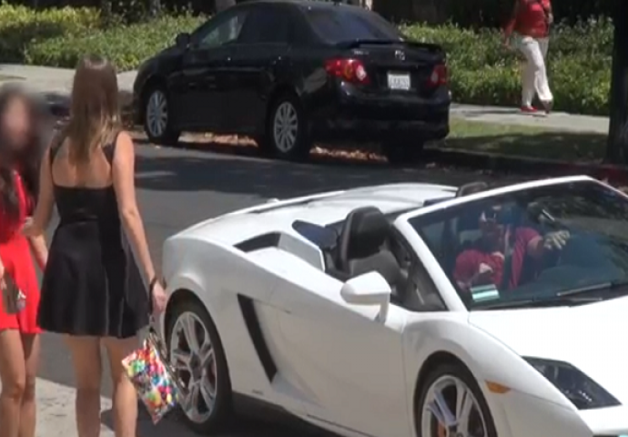 Uzeo je Lamborghini i bez jedne izgovorene riječi pokušao "zbariti" djevojke (VIDEO)