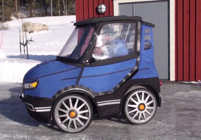 Na prvi pogled izgleda kao običan automobil, a pogledajte šta se dogodi kada se otvore vrata