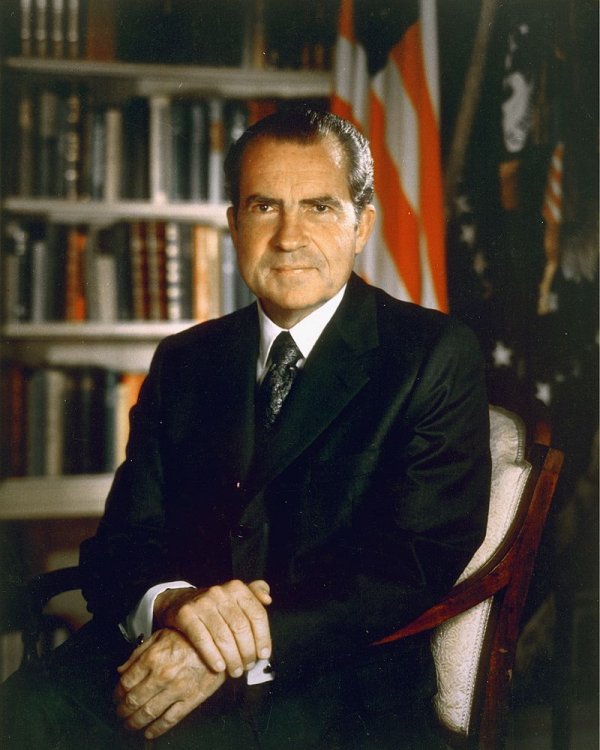 800px-nixon-30-0316a