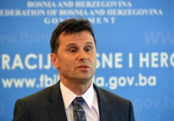 Fadil Novalić: Koalicija je stabilna iako ponekad "izlete neke zvjezdice"