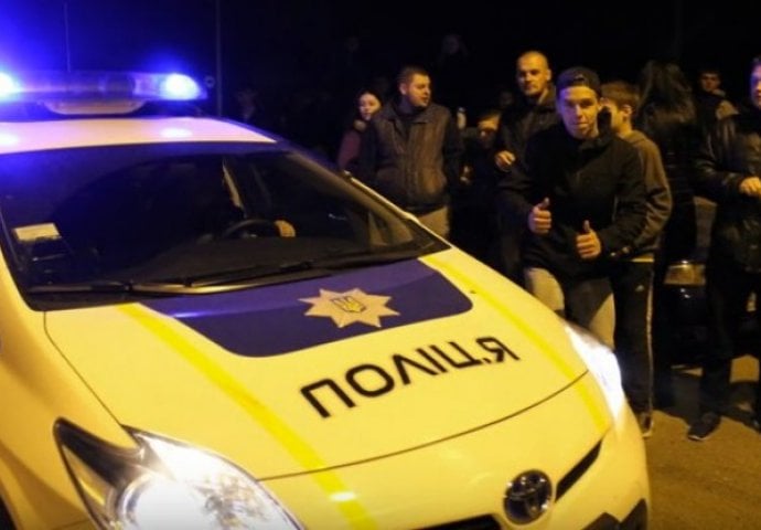 Kao u dobrom akcionom filmu: Policajci naletjeli na uličnu trku, pa im se pridružili