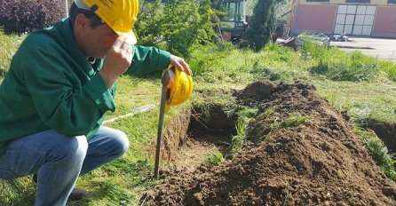 Tuzla Kvarc: Radnici u krugu preduzeća iskopali grobna mjesta 