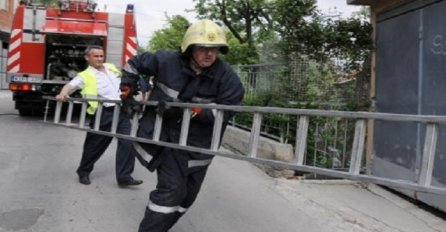 U Zenici dijete ostalo zaključano u stanu, vrata otvorili vatrogasci