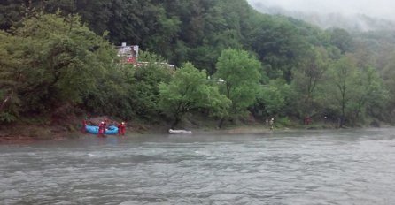 Nezapamćena nesreća u BiH: Ronioci izvukli automobil u kojem se nalazi tijelo djevojke 