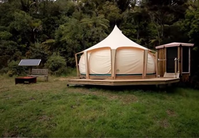 On je napustio  svoj stan kako bi živio u šatoru, a razlog će vas oduševiti (VIDEO)