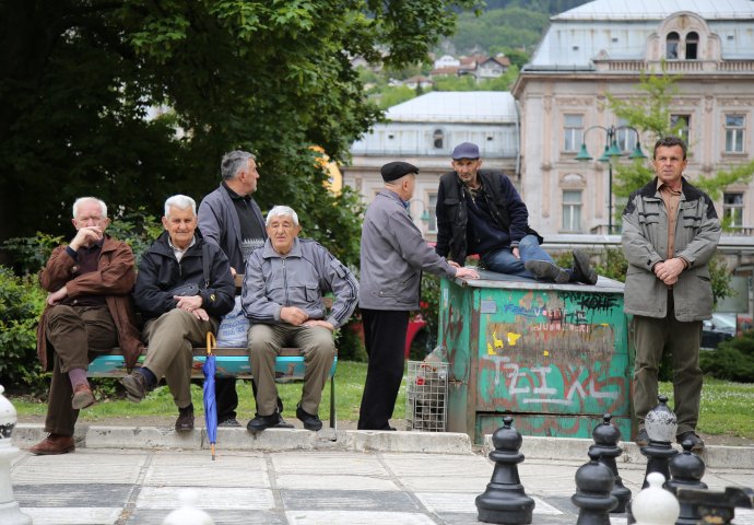 Penzioneri smatraju da se trebaju pridružiti protestima