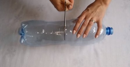 Izrezala je običnu plastičnu flašu, a onda od nje napravila genijalnu stvar