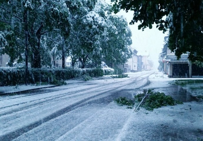 Snijeg paralizovao Sloveniju: Desetine hiljada bez struje