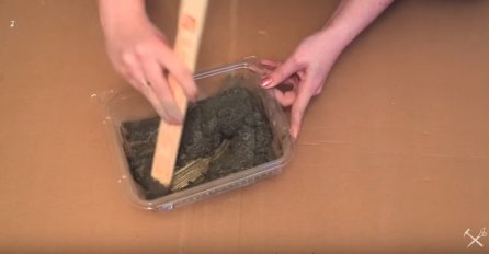 Pomiješala je malo cementa u plastičnoj posudi: Ono što je napravila natjerat će vas da uradite isto (VIDEO) 