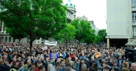 BEOGRAD: Počeli protesti pristalica četiri opozicione liste ispred RIK-a