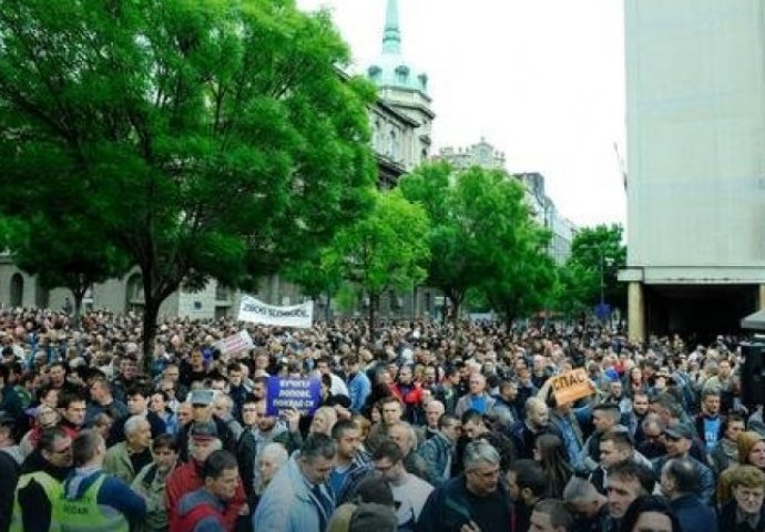 BEOGRAD: Počeli protesti pristalica četiri opozicione liste ispred RIK-a