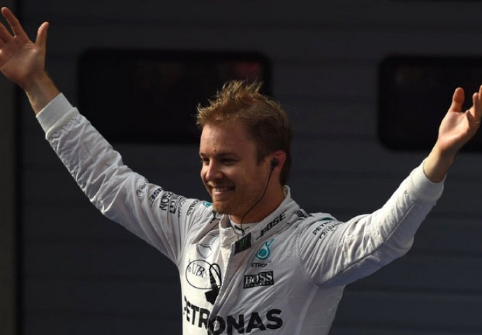 Ludilo u kvalifikacijama: Rosberg iskoristio Hamiltonove probleme, Vettel kažnjen