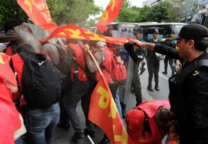 U Turskoj korišten suzavac, sindikalisti u regionu na mirnim protestima