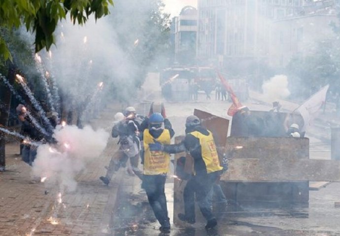 Širom svijeta prvomajske demonstracije, u Istanbulu jedna osoba poginula