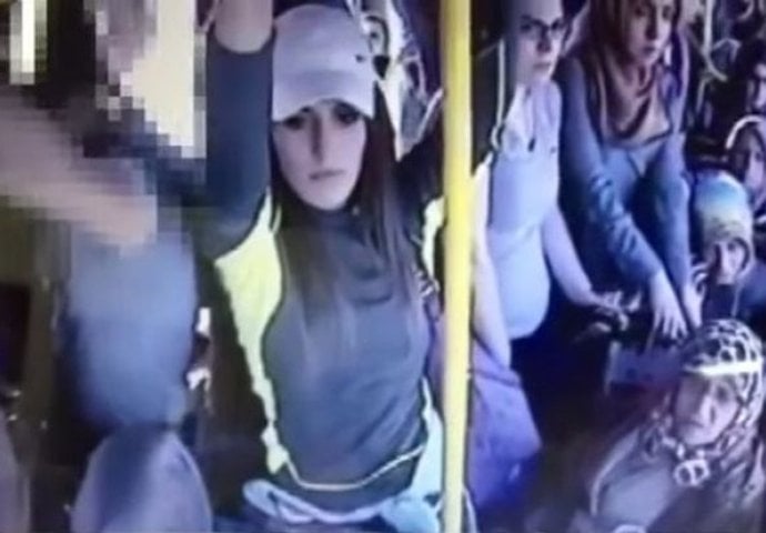 Manijak se počeo trljati o ženu u autobusu, a onda su mu putnici presudili