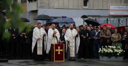 Dobrovoljačka ulica: Na jednoj strani Zelene beretke, na drugoj parastos poginulim