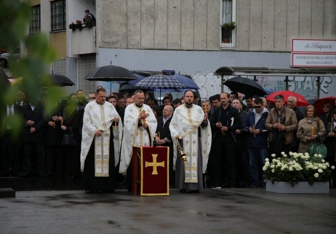 Dobrovoljačka ulica: Na jednoj strani Zelene beretke, na drugoj parastos poginulim