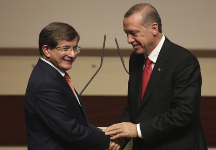 Sukob sa Erdoganom: Davutoglu odlazi sa čela AK partije