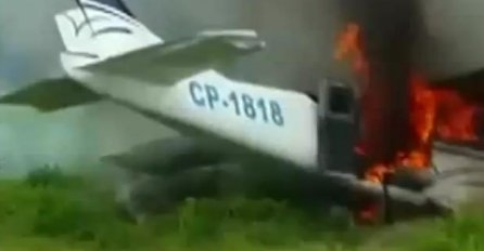 Dramatičan snimak: Peruanska policija oborila avion pun kokaina (VIDEO)