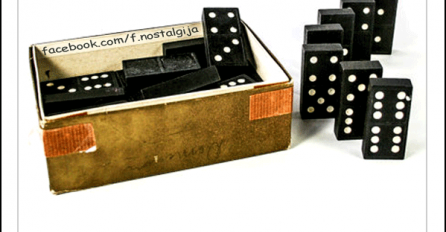 Stara i vrlo poznata igra slaganja pločica: Mnogi su se kao mali sjajno zabavljali slažući domine u dugačke redove i poslije ih rušili