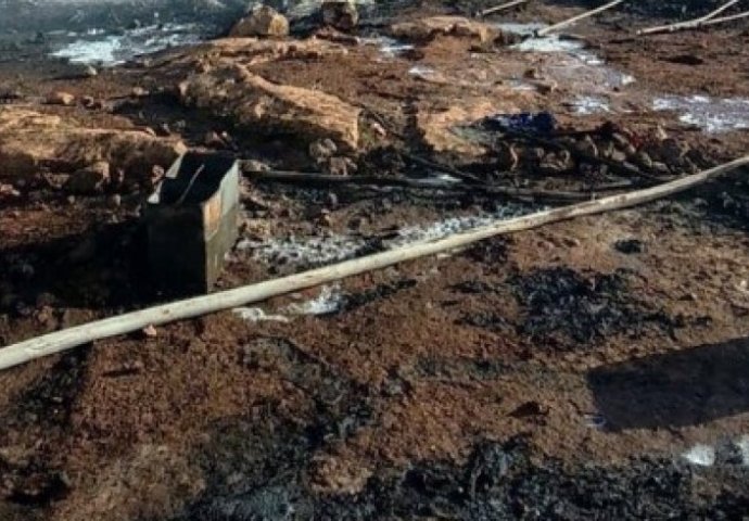 (UZNEMIRUJUĆI SADRŽAJ) Ova fotografija najbolje oslikava monstruozni napad na izbjeglički kamp