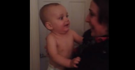 Ova beba je po prvi put vidjela sestru blizankinju svoje majke: Njena reakcija je fenomenalna (VIDEO) 