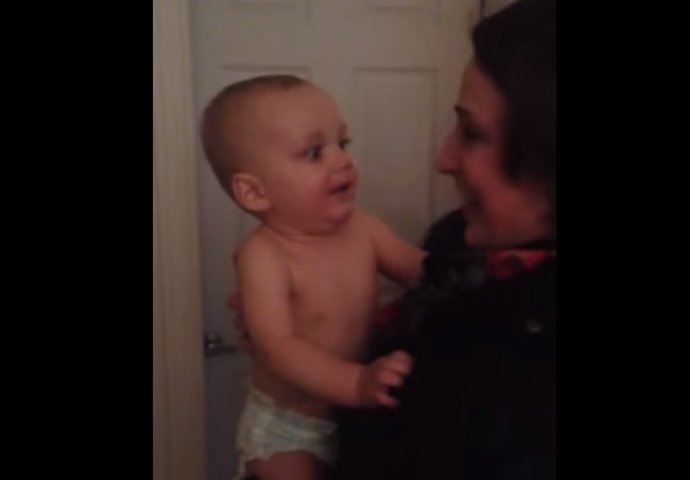 Ova beba je po prvi put vidjela sestru blizankinju svoje majke: Njena reakcija je fenomenalna (VIDEO) 