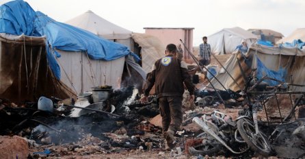 U zračnom napadu Assadovih snaga na šatorsko naselje u Idlibu poginulo 27 osoba
