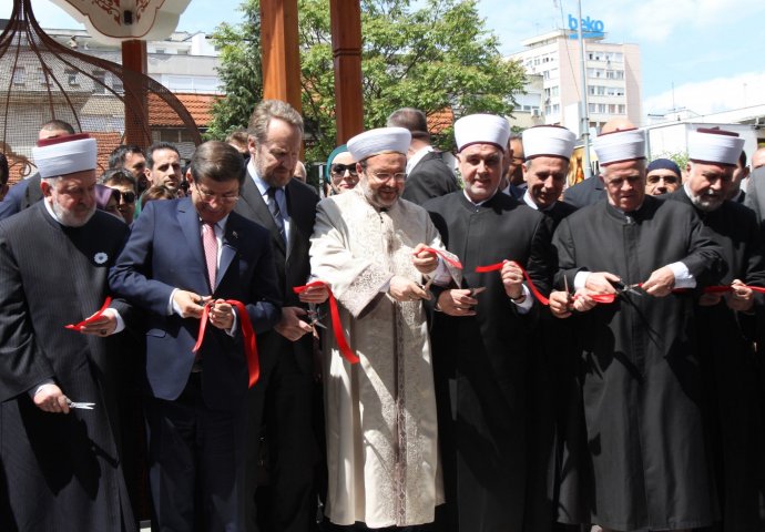 Ferhat-pašina džamija otvorena simboličnim presijecanjem vrpce