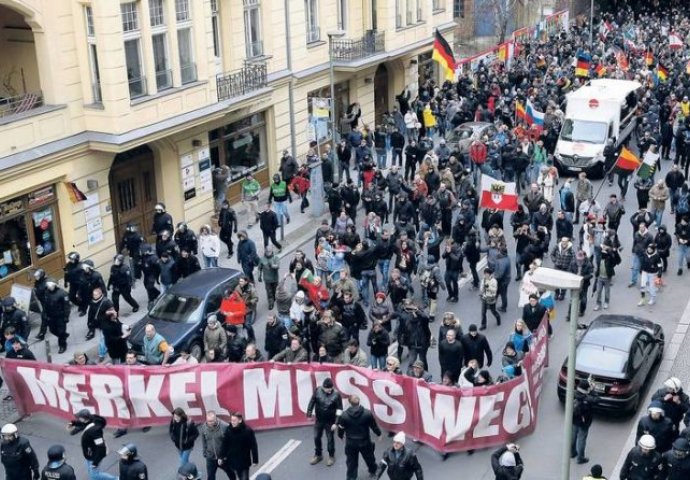 Berlin: Desničarski ekstremisti protestvovali protiv politike Angele Merkel