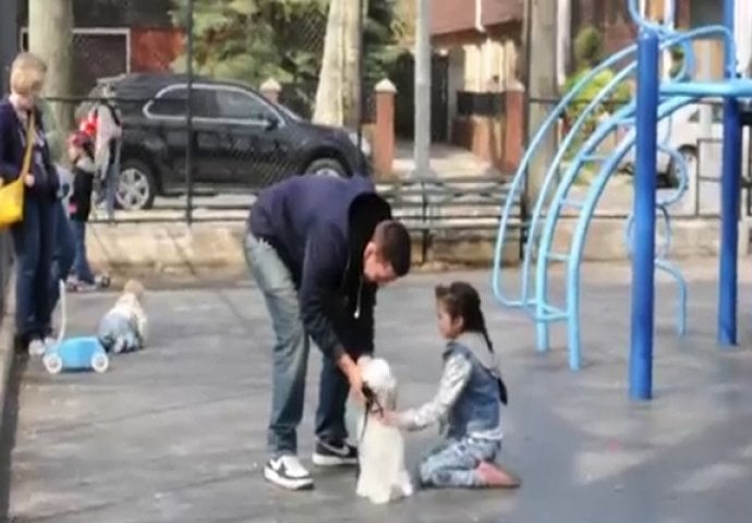 Pokušao je da kidnapuje djecu u parku, pogledajte kako se sve to završilo (VIDEO)